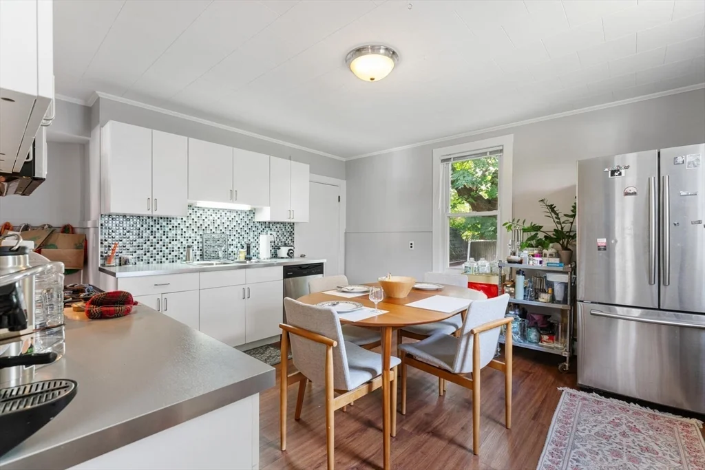 2 bed, 1 bath apartment for rent at 17 Holworthy Pl Unit 17, Strawberry Hill — photo 3 of 16