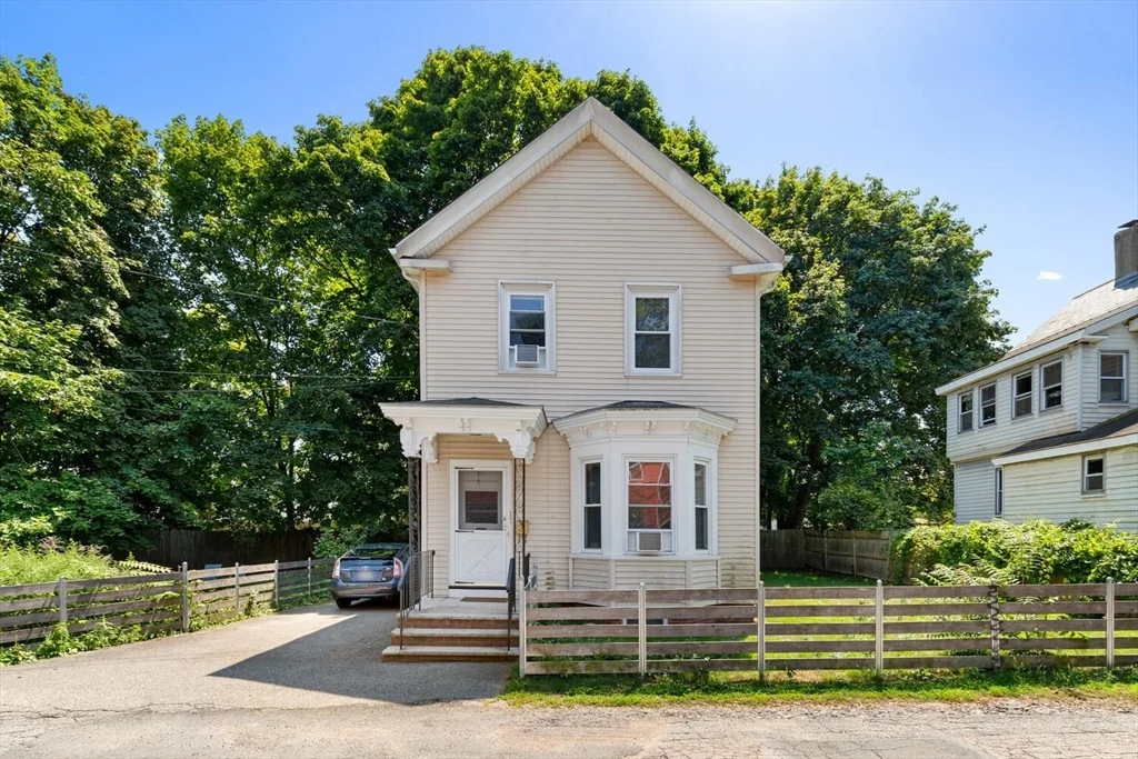 2 bed, 1 bath apartment for rent at 17 Holworthy Pl Unit 17, Strawberry Hill — photo 14 of 16