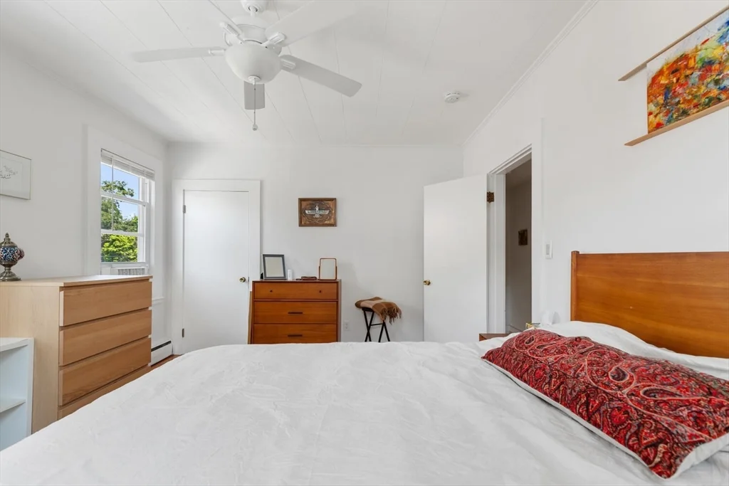 2 bed, 1 bath apartment for rent at 17 Holworthy Pl Unit 17, Strawberry Hill — photo 8 of 16