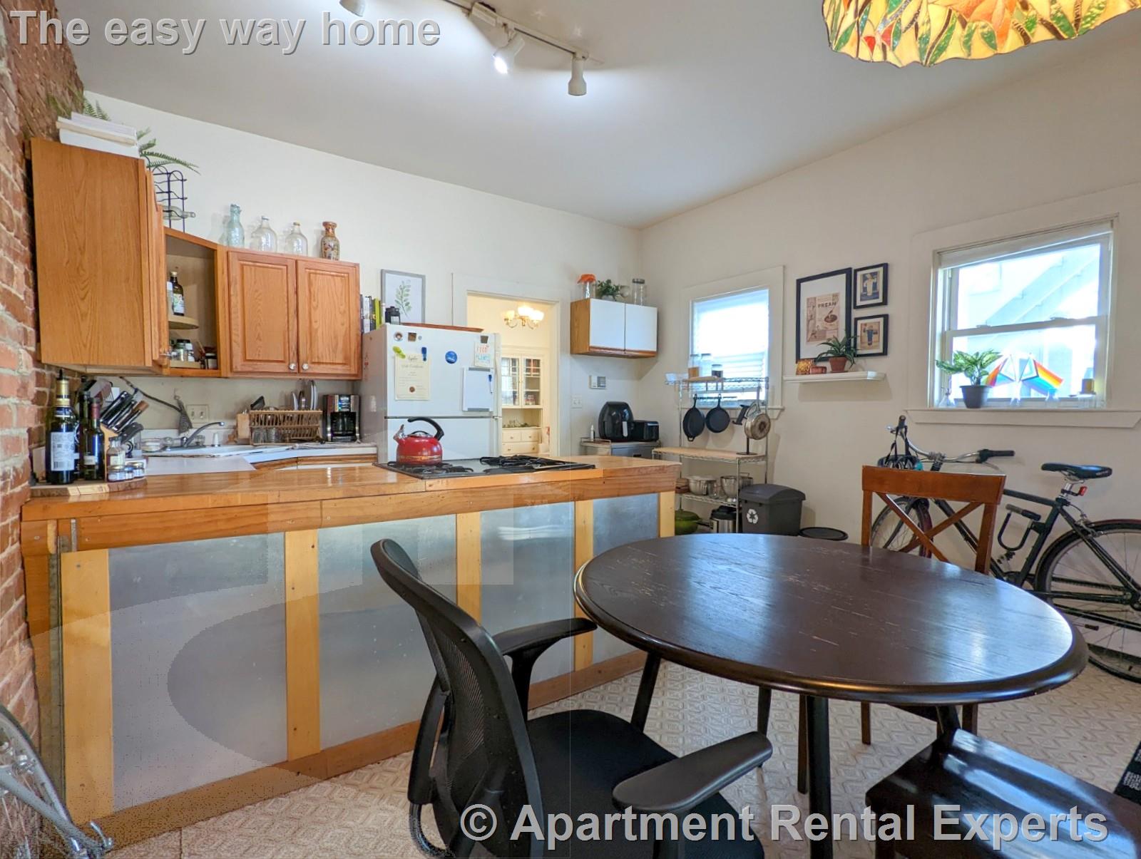 1 bed, 1 bath apartment for rent at 17 Howe St Unit 1, Winter Hill — photo 3 of 18