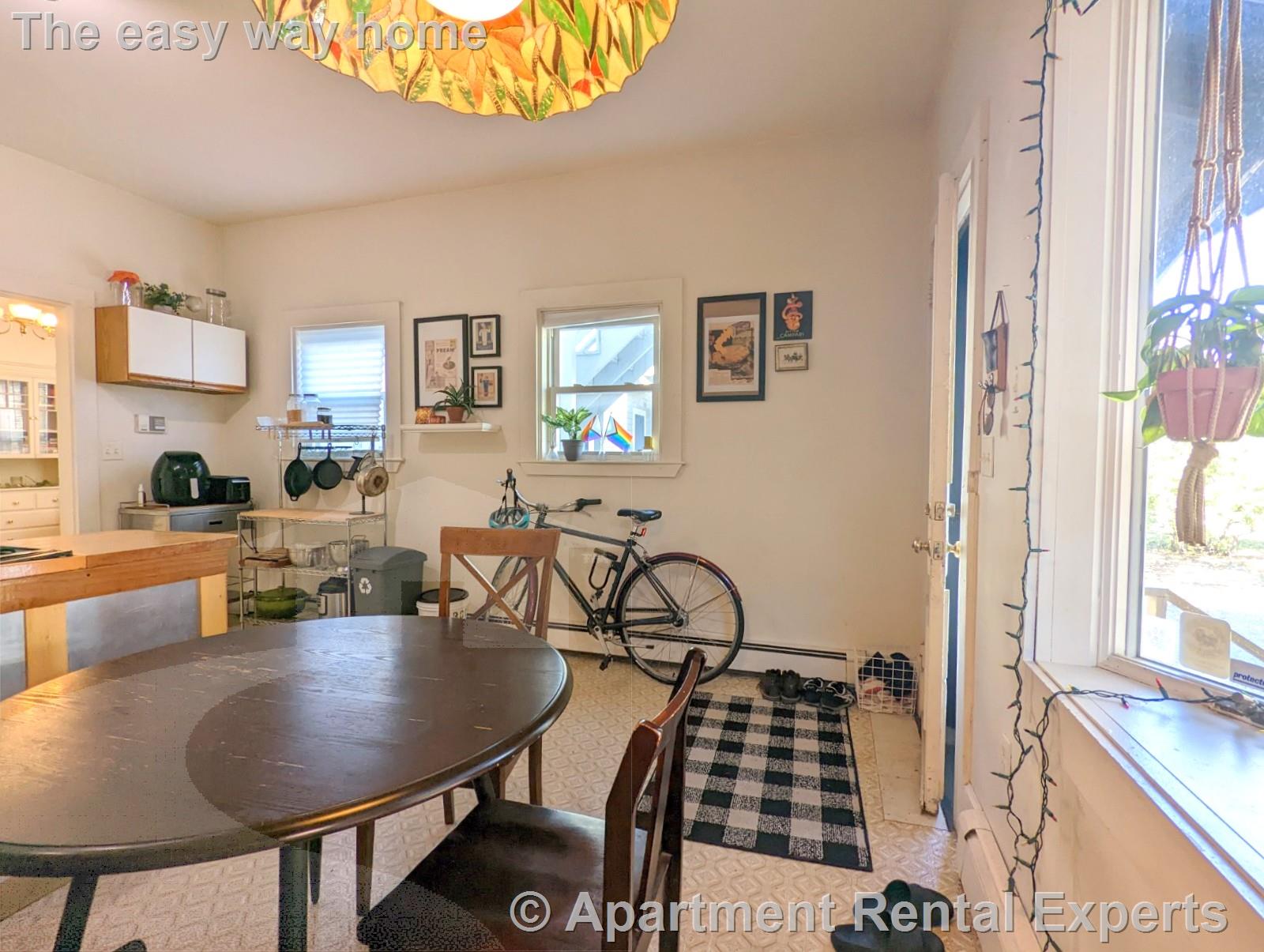 1 bed, 1 bath apartment for rent at 17 Howe St Unit 1, Winter Hill — photo 2 of 18