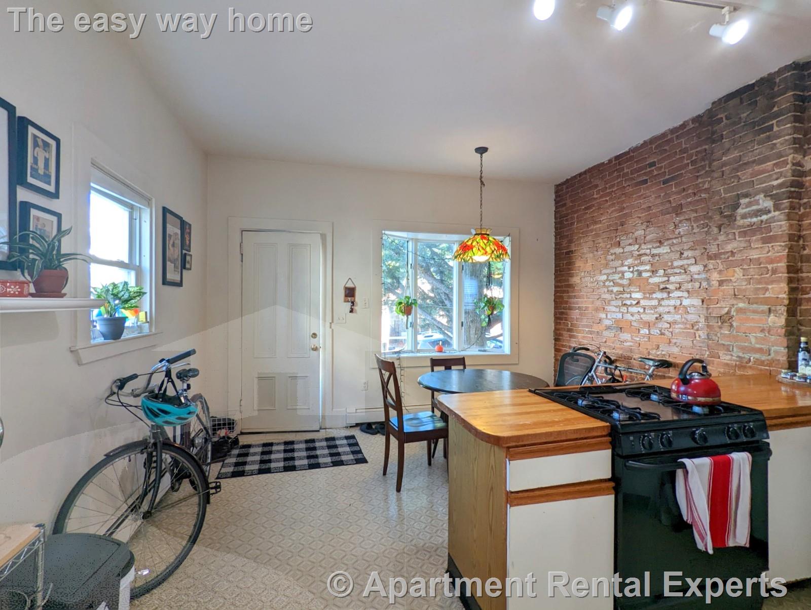 1 bed, 1 bath apartment for rent at 17 Howe St Unit 1, Winter Hill — photo 1 of 18
