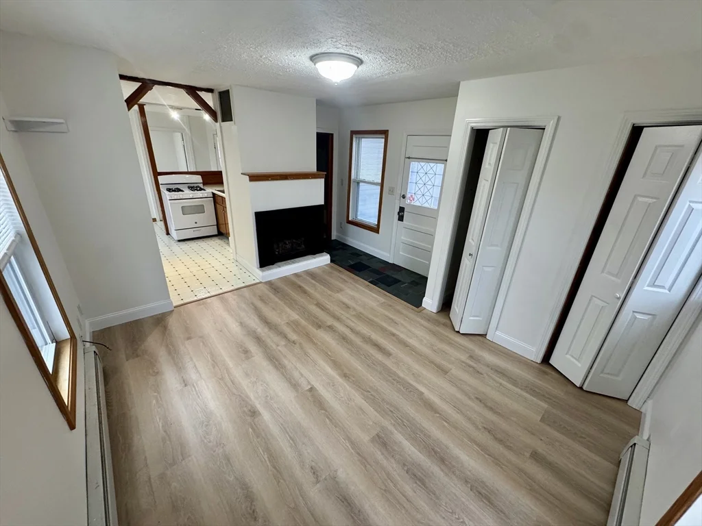 1 bed, 1 bath apartment for rent at 17 Hudson St Unit 2, Marlborough — photo 2 of 9