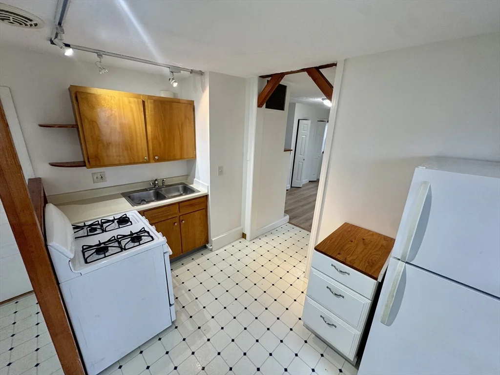 1 bed, 1 bath apartment for rent at 17 Hudson St Unit 2, Marlborough — photo 4 of 9