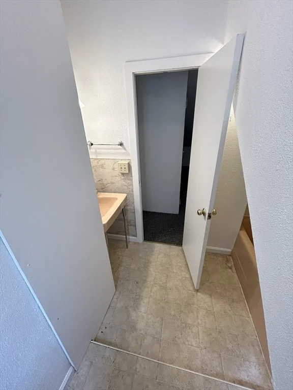 1 bed, 1 bath apartment for rent at 17 Hudson Unit 3, Marlborough — photo 8 of 9