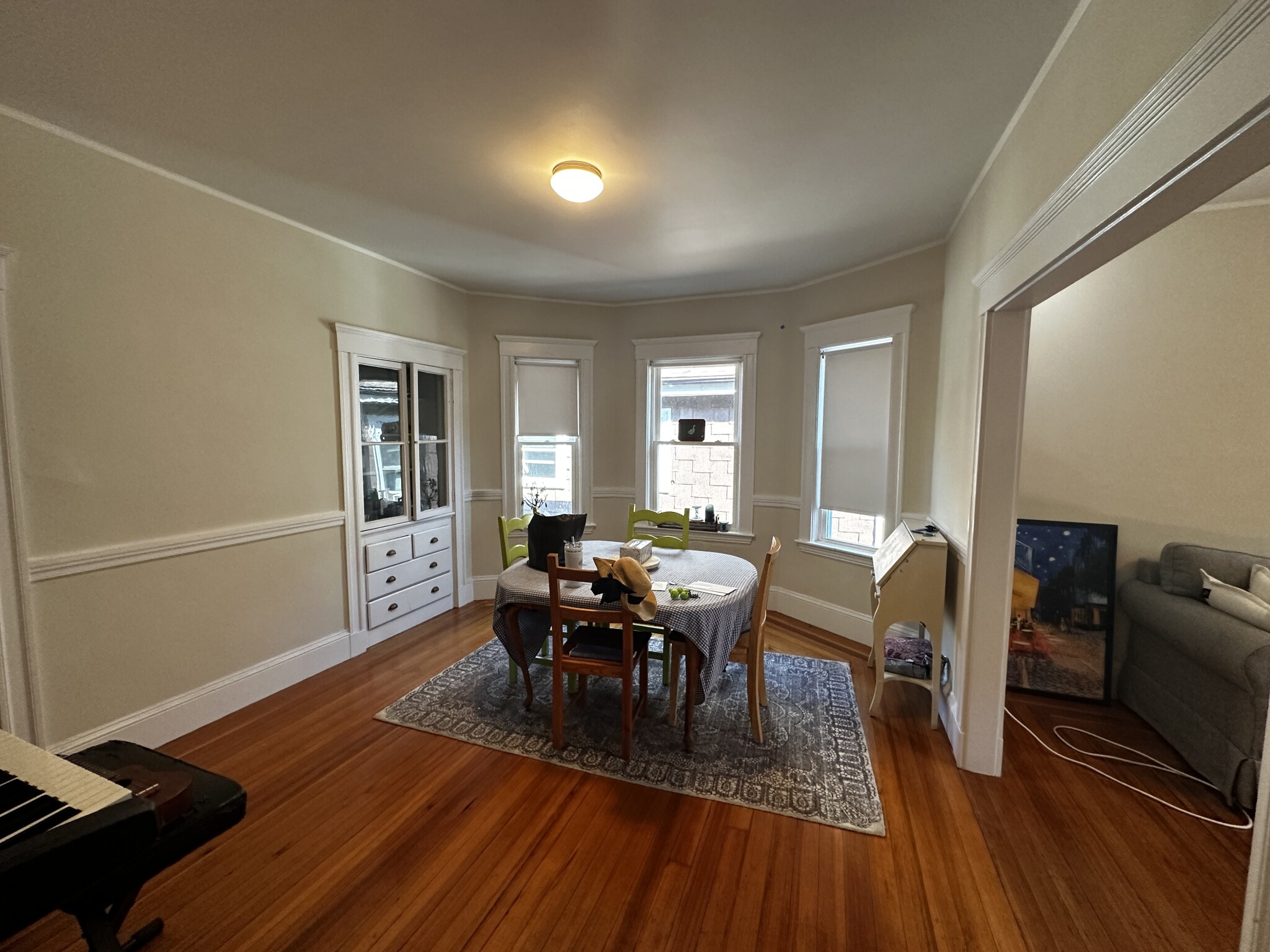 3 bed, 1 bath apartment for rent at 17 Hunnewell Ave Unit 2, Oak Square — photo 4 of 21
