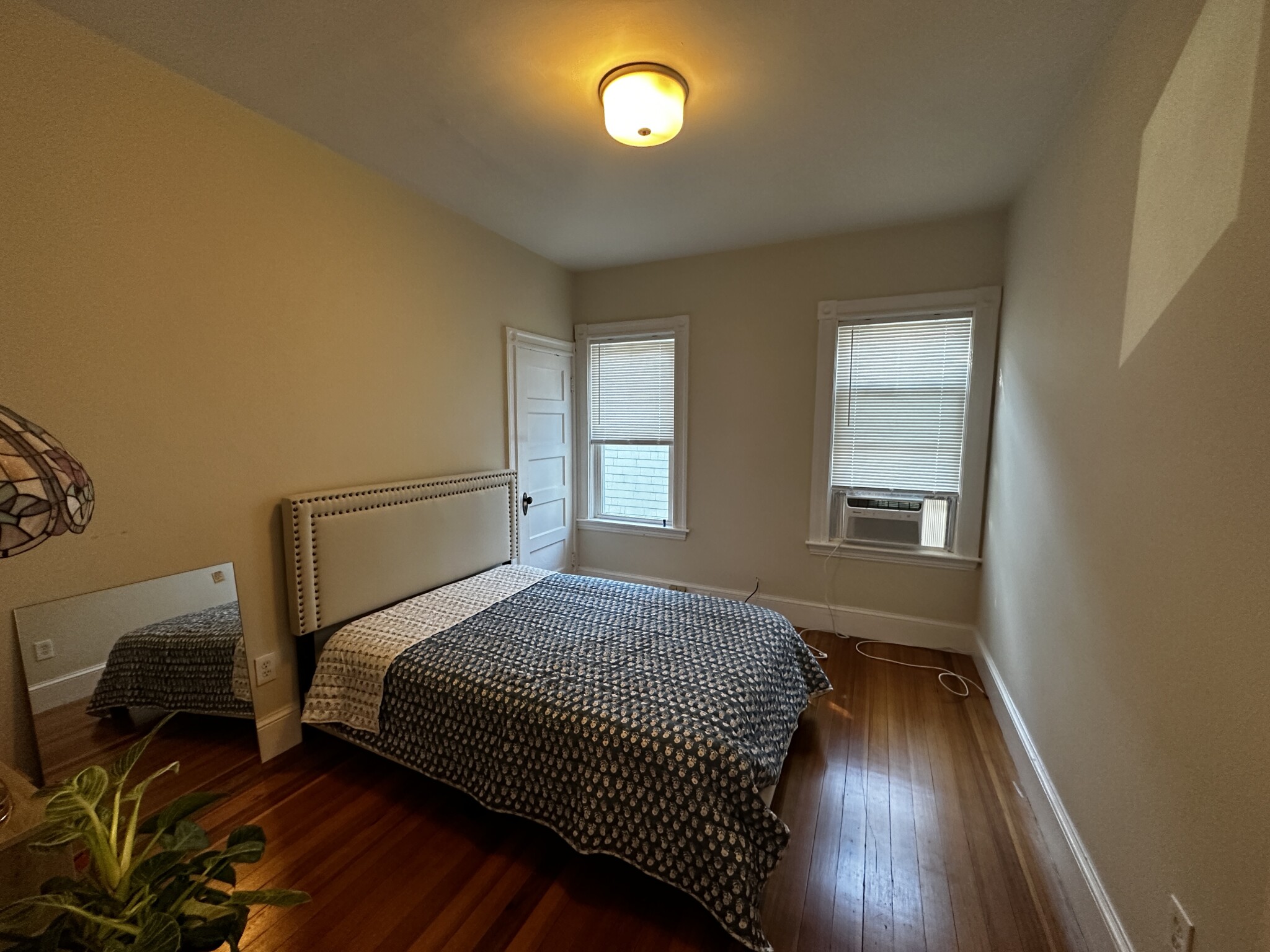 3 bed, 1 bath apartment for rent at 17 Hunnewell Ave Unit 2, Oak Square — photo 13 of 21