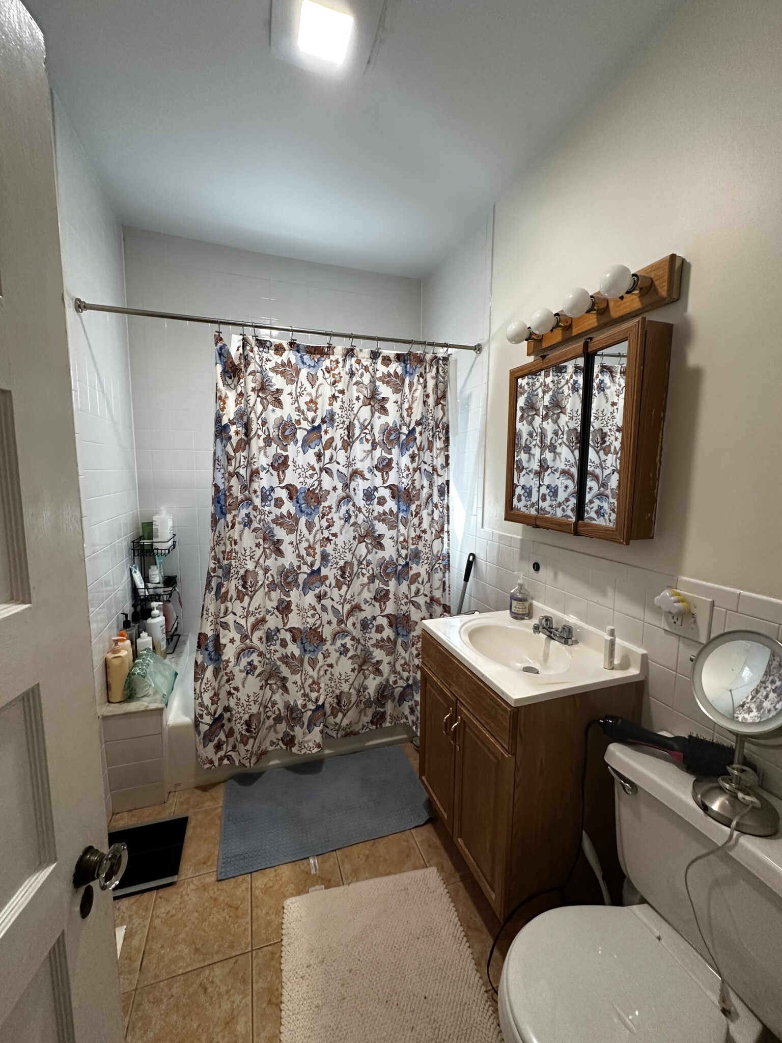 3 bed, 1 bath apartment for rent at 17 Hunnewell Ave Unit 2, Oak Square — photo 18 of 21