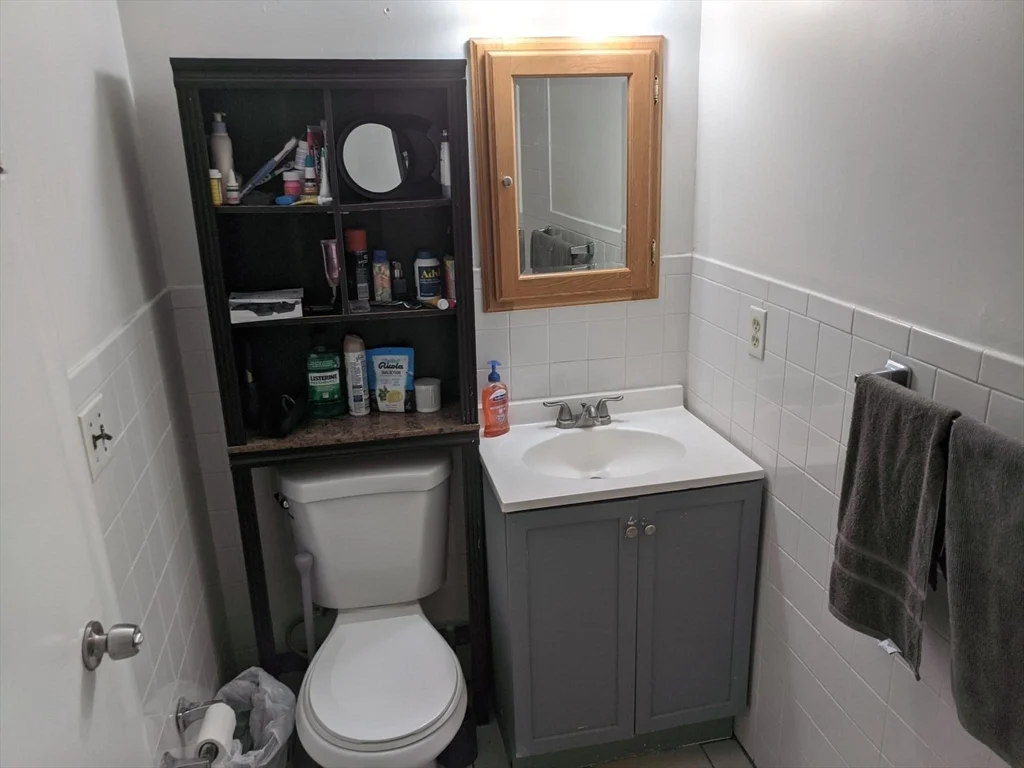 2 bed, 1 bath apartment for rent at 17 Hunting St Unit 17-2, Wellington-Harrington — photo 7 of 7