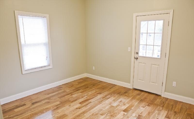 4 bed, 1 bath apartment for rent at 17 Imrie Unit 1, Allston — photo 5 of 11