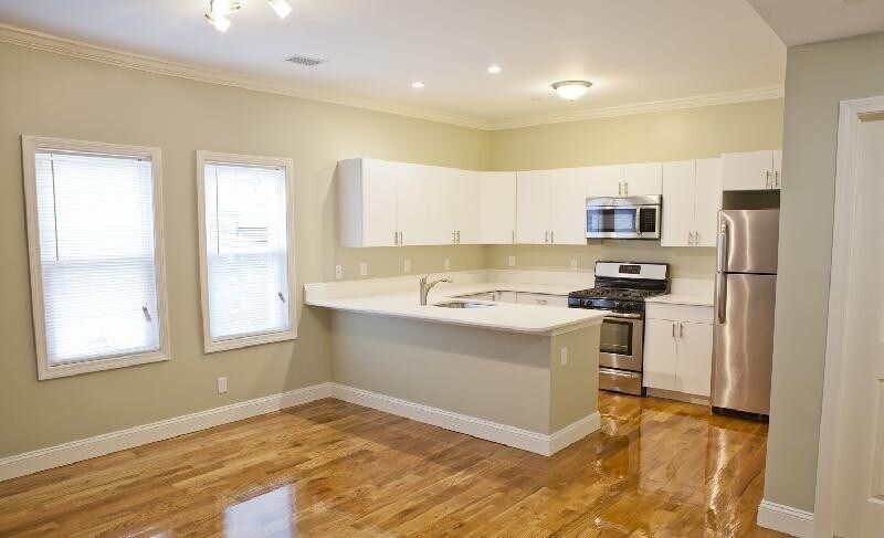 4 bed, 1 bath apartment for rent at 17 Imrie Unit 1, Allston — photo 2 of 11