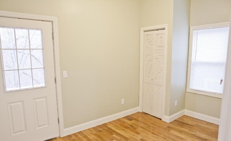 4 bed, 1 bath apartment for rent at 17 Imrie Unit 1, Allston — photo 4 of 11