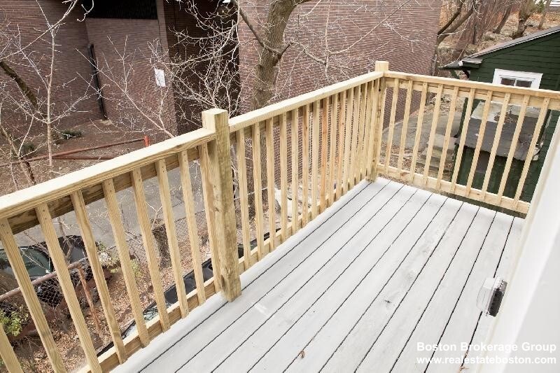 4 bed, 1 bath apartment for rent at 17 Imrie Unit 1, Allston — photo 9 of 11