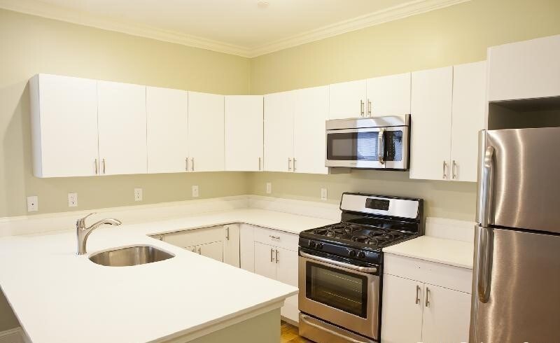 4 bed, 1 bath apartment for rent at 17 Imrie Unit 1, Allston — photo 1 of 11