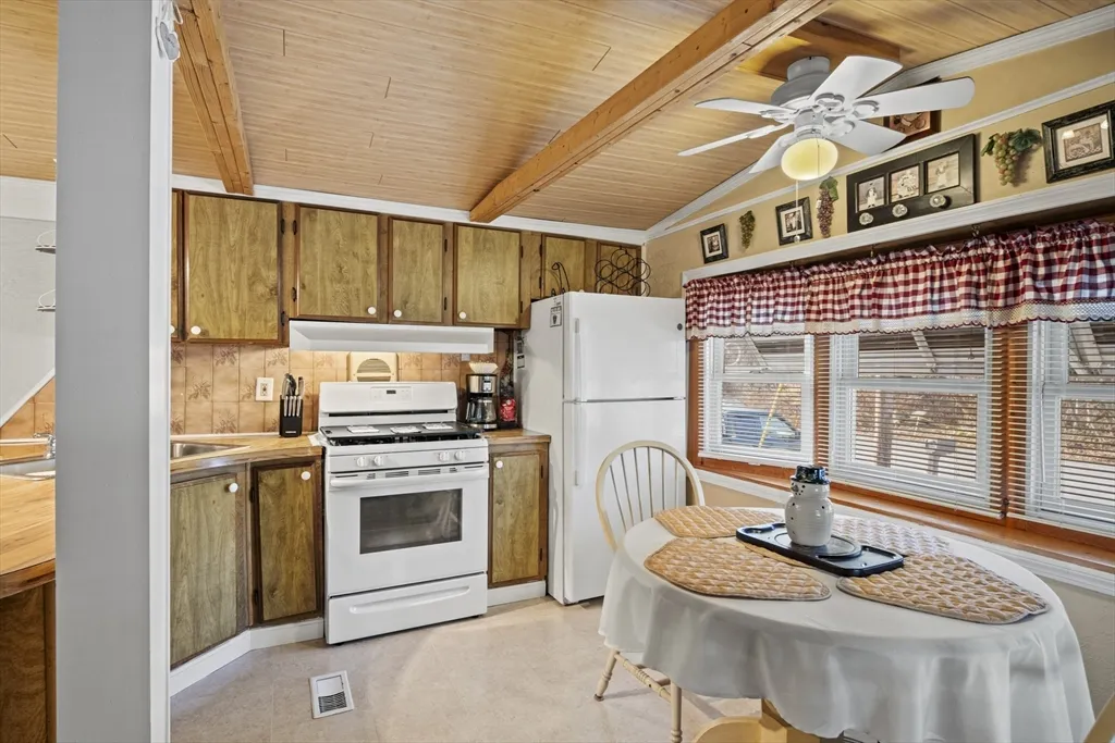 1 bed, 1 bath apartment for rent at 17 Irene Ave Unit 17, Webster — photo 5 of 21