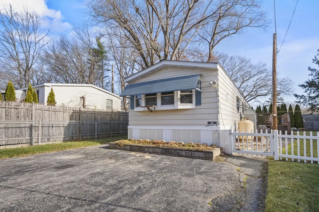 1 bed, 1 bath apartment for rent at 17 Irene Ave Unit 17, Webster — photo 3 of 21