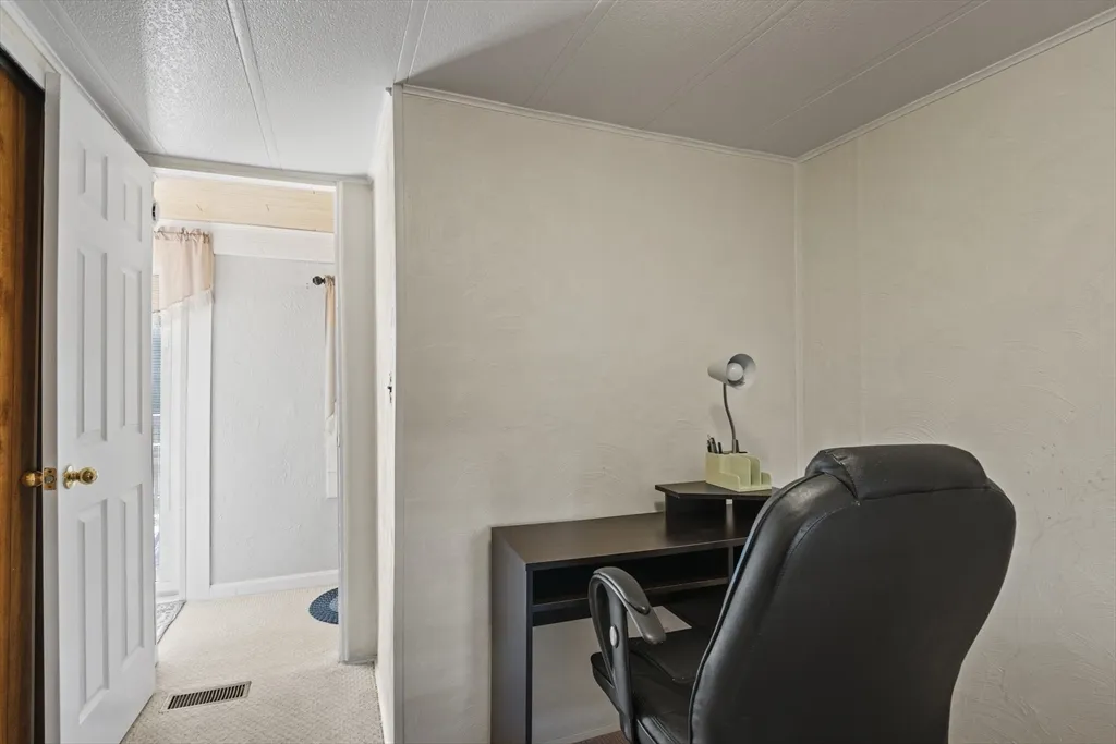 1 bed, 1 bath apartment for rent at 17 Irene Ave Unit 17, Webster — photo 13 of 21