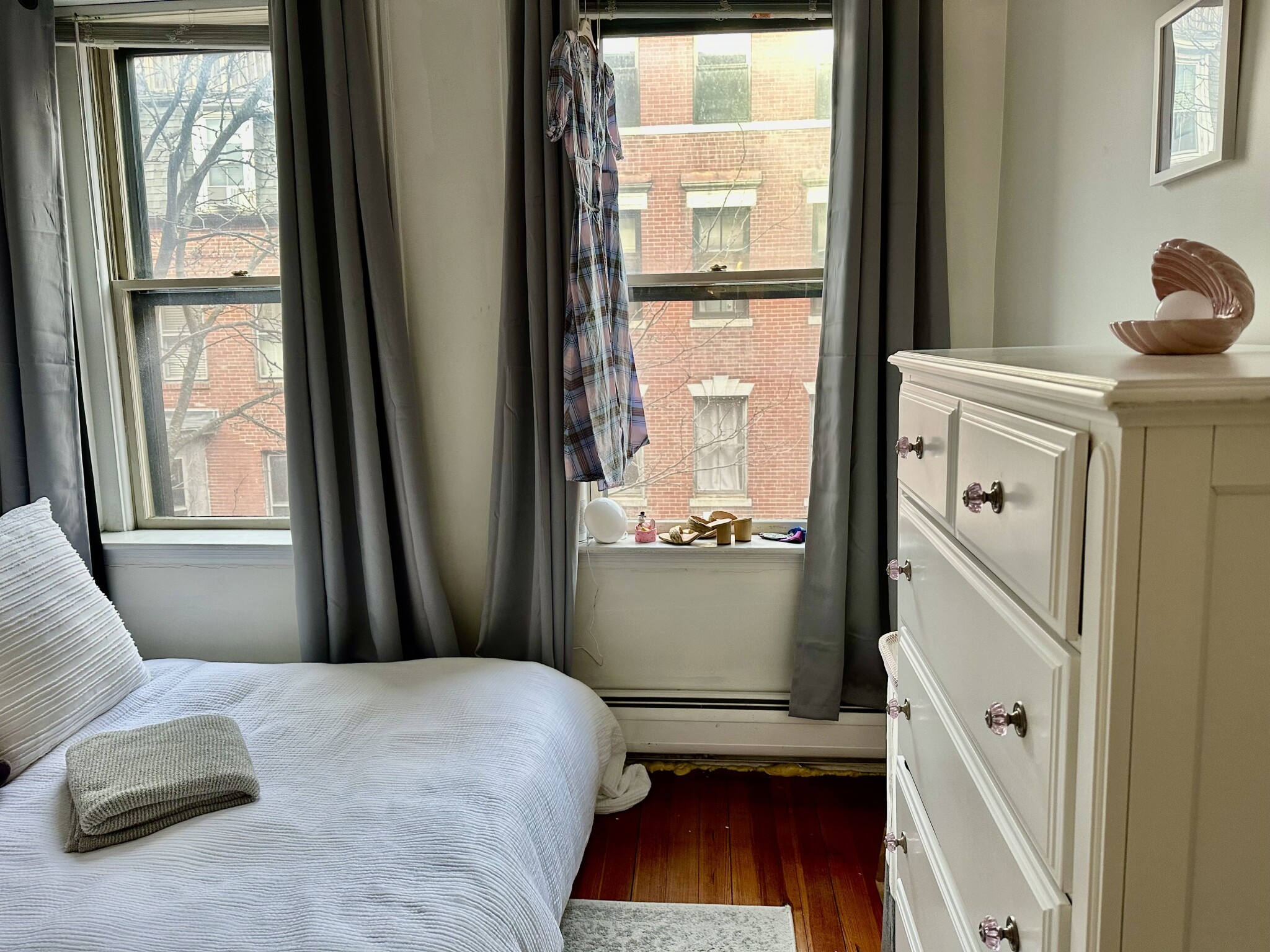 3 bed, 1 bath apartment for rent at 17 Irving St Unit 5, Beacon Hill — photo 4 of 26
