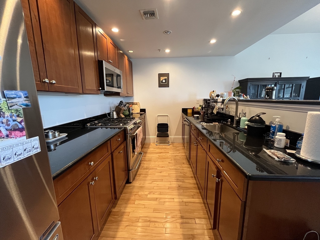 3 bed, 2 bath apartment for rent at 17 Ivaloo St Unit 6, Ward Two — photo 2 of 9