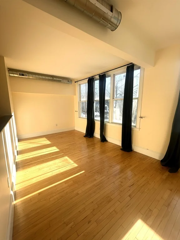 2 bed, 1 bath apartment for rent at 17 Ivaloo St Unit 9, Ward Two — photo 7 of 11