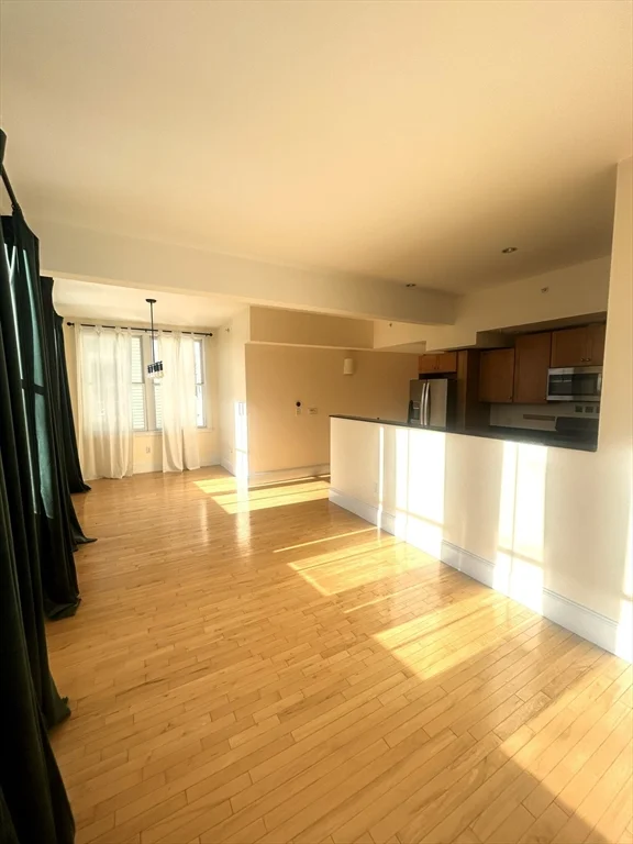 2 bed, 1 bath apartment for rent at 17 Ivaloo St Unit 9, Ward Two — photo 3 of 11