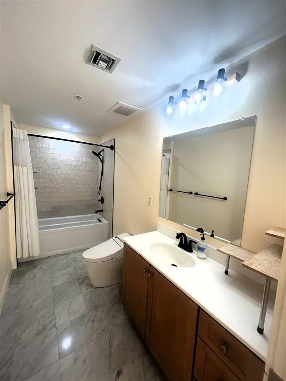 2 bed, 1 bath apartment for rent at 17 Ivaloo St Unit 9, Ward Two — photo 9 of 11