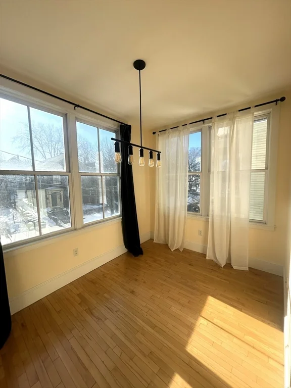 2 bed, 1 bath apartment for rent at 17 Ivaloo St Unit 9, Ward Two — photo 4 of 11