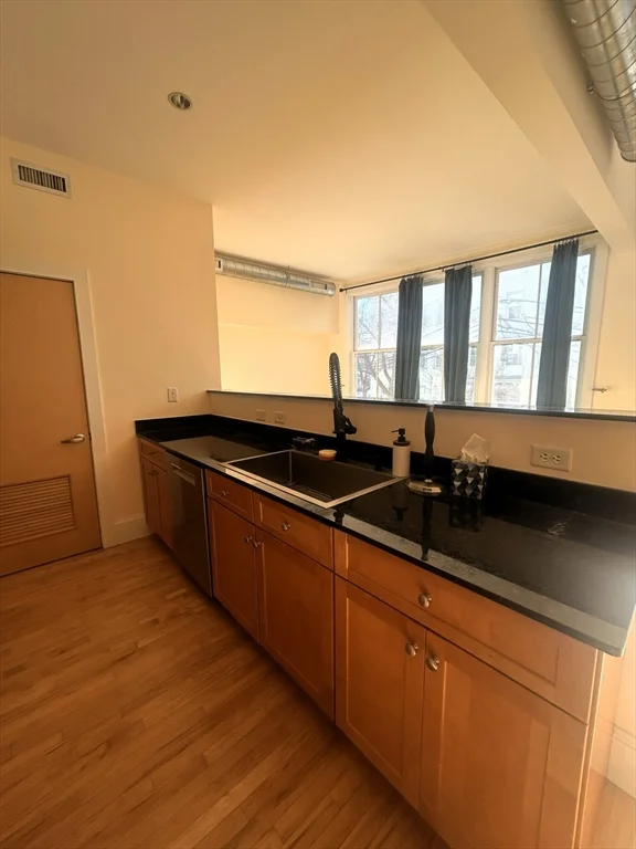 2 bed, 1 bath apartment for rent at 17 Ivaloo St Unit 9, Ward Two — photo 2 of 11