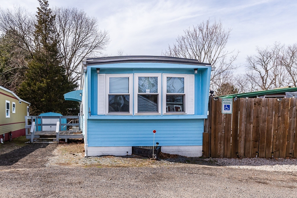 2 bed, 1 bath apartment for rent at 17 Jake Ln Unit 0, Acushnet — photo 2 of 8