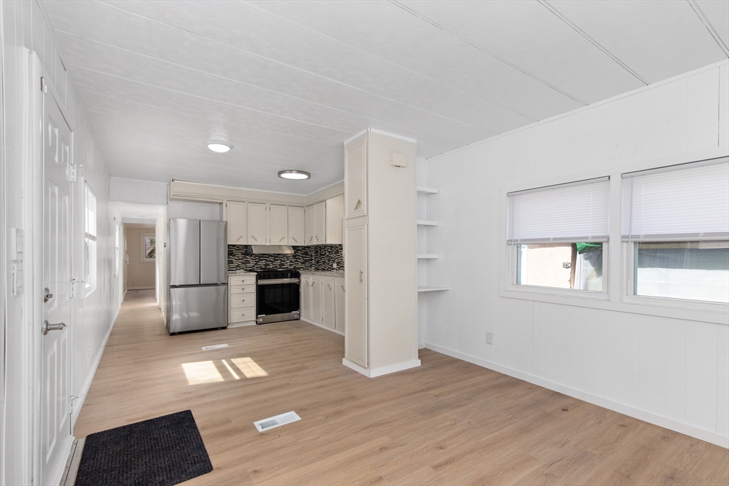 2 bed, 1 bath apartment for rent at 17 Jake Ln Unit 0, Acushnet — photo 7 of 8