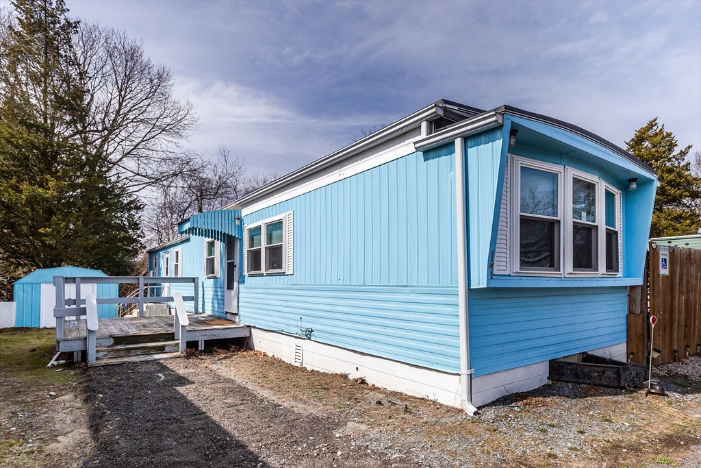 2 bed, 1 bath apartment for rent at 17 Jake Ln Unit 0, Acushnet — photo 1 of 8