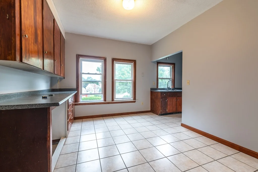 4 bed, 1 bath apartment for rent at 17 Jefferson St Unit 2, Attleboro — photo 8 of 30
