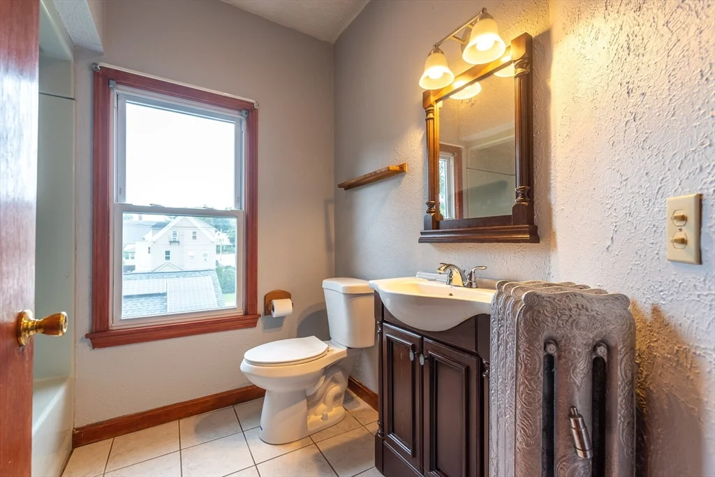 4 bed, 1 bath apartment for rent at 17 Jefferson St Unit 2, Attleboro — photo 18 of 30