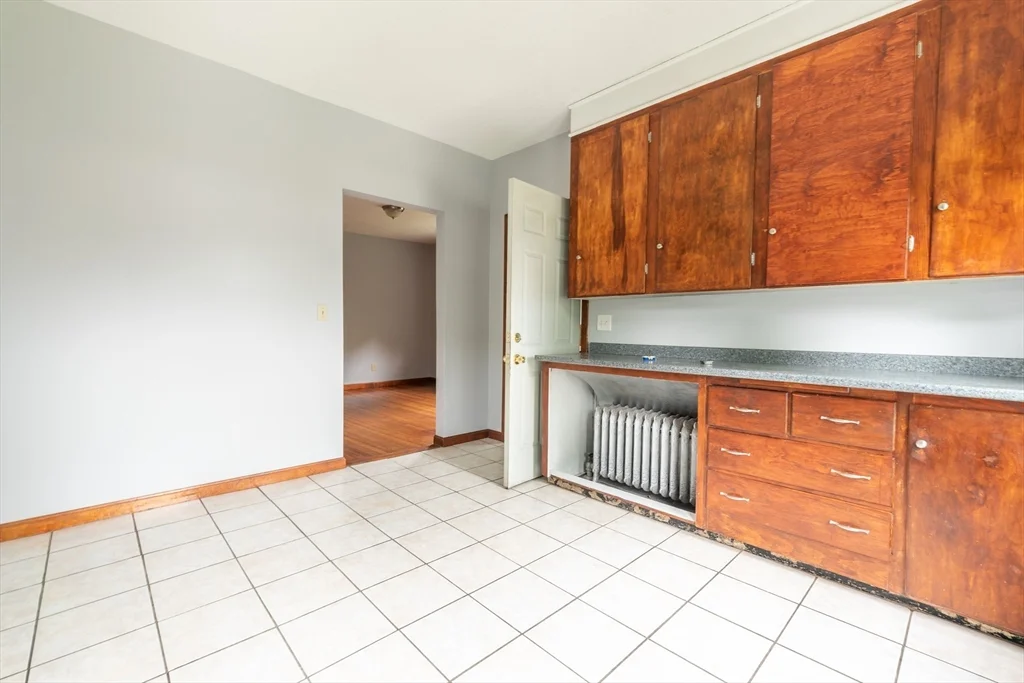 4 bed, 1 bath apartment for rent at 17 Jefferson St Unit 2, Attleboro — photo 9 of 30