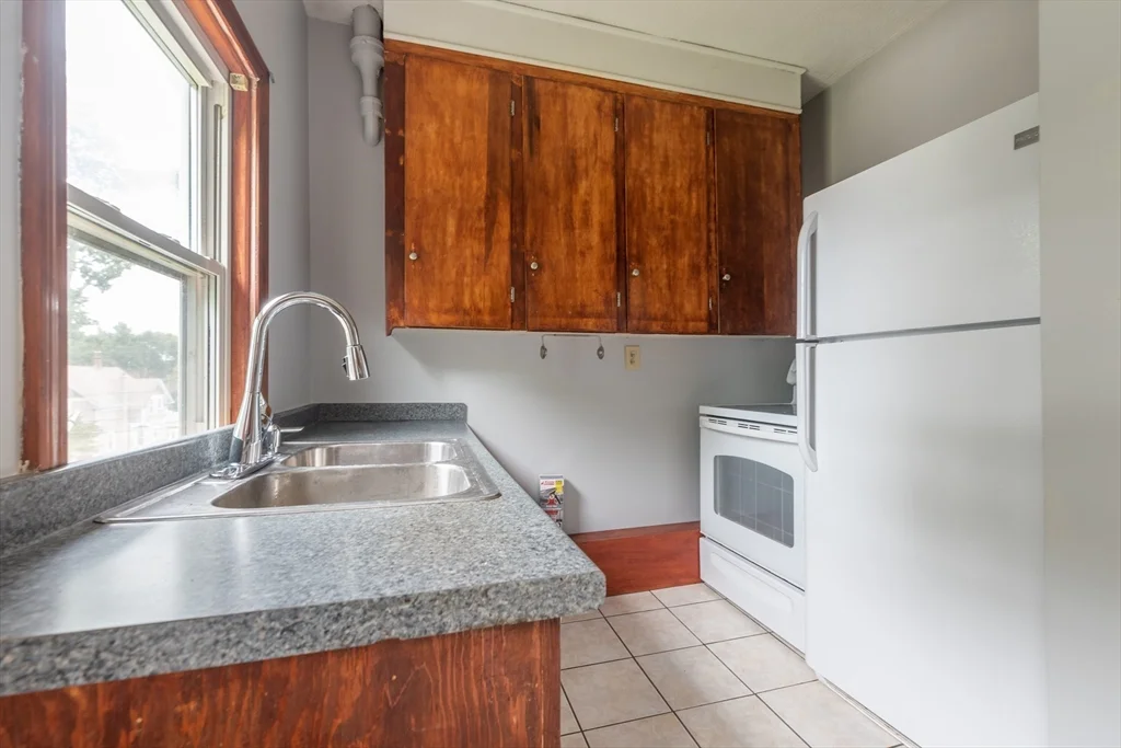 4 bed, 1 bath apartment for rent at 17 Jefferson St Unit 2, Attleboro — photo 7 of 30