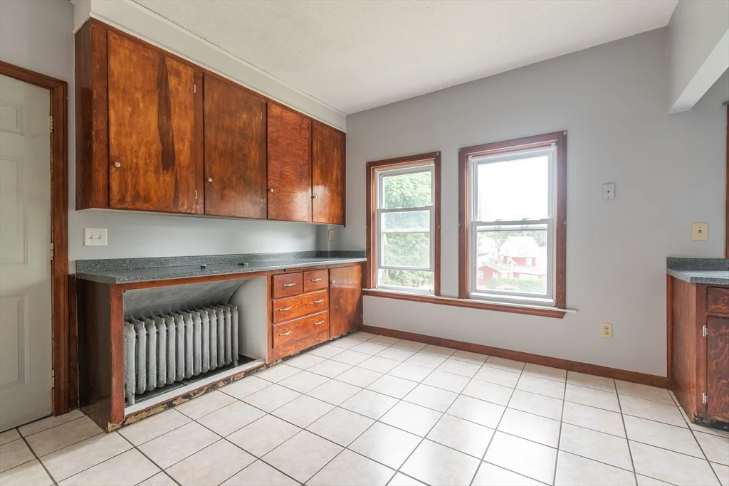 4 bed, 1 bath apartment for rent at 17 Jefferson St Unit 2, Attleboro — photo 10 of 30