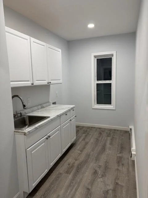 4 bed, 1 bath apartment for rent at 17 Jones St Unit 2, Worcester — photo 12 of 24