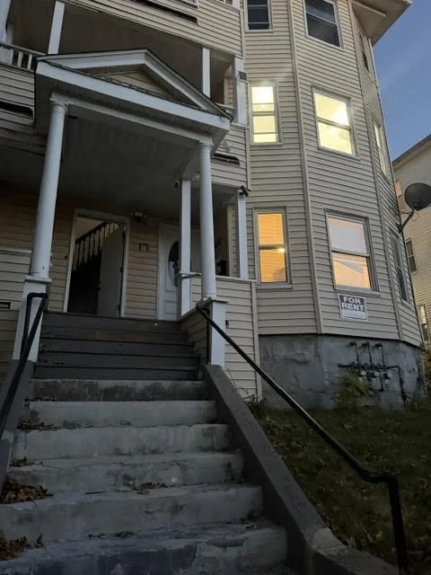 4 bed, 1 bath apartment for rent at 17 Jones St Unit 2, Worcester — photo 2 of 24