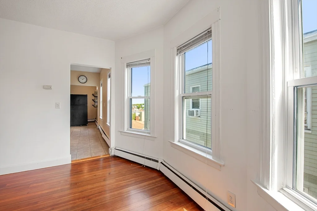 3 bed, 1 bath apartment for rent at 17 Jones St Unit 3, Everett — photo 3 of 17