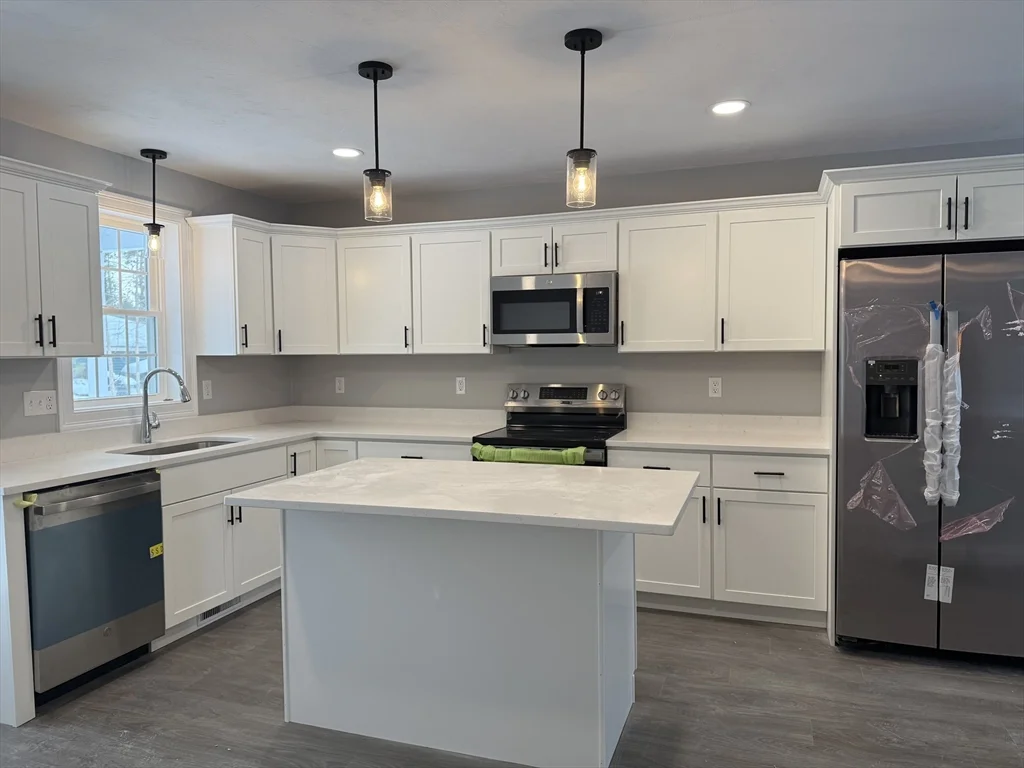4 bed, 2 bath apartment for rent at 17 Kashmir's Way Unit 17, Middleboro — photo 12 of 35
