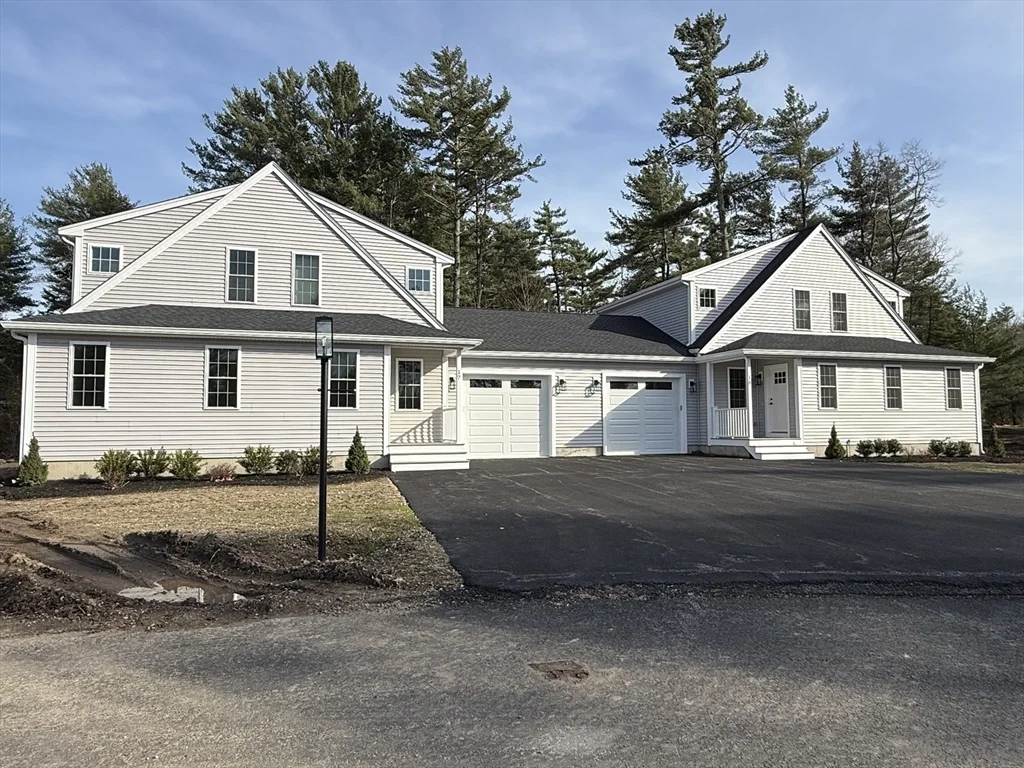 4 bed, 2 bath apartment for rent at 17 Kashmir's Way Unit 17, Middleboro — photo 1 of 35