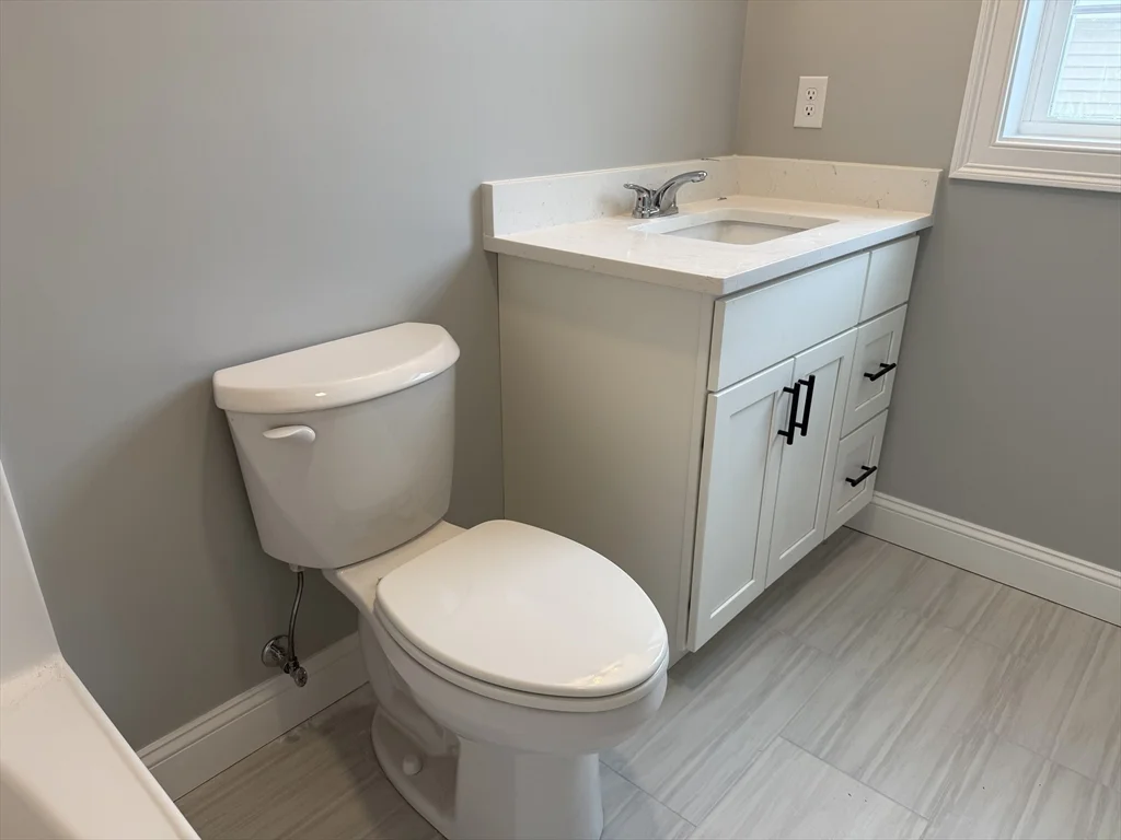 4 bed, 2 bath apartment for rent at 17 Kashmir's Way Unit 17, Middleboro — photo 22 of 35