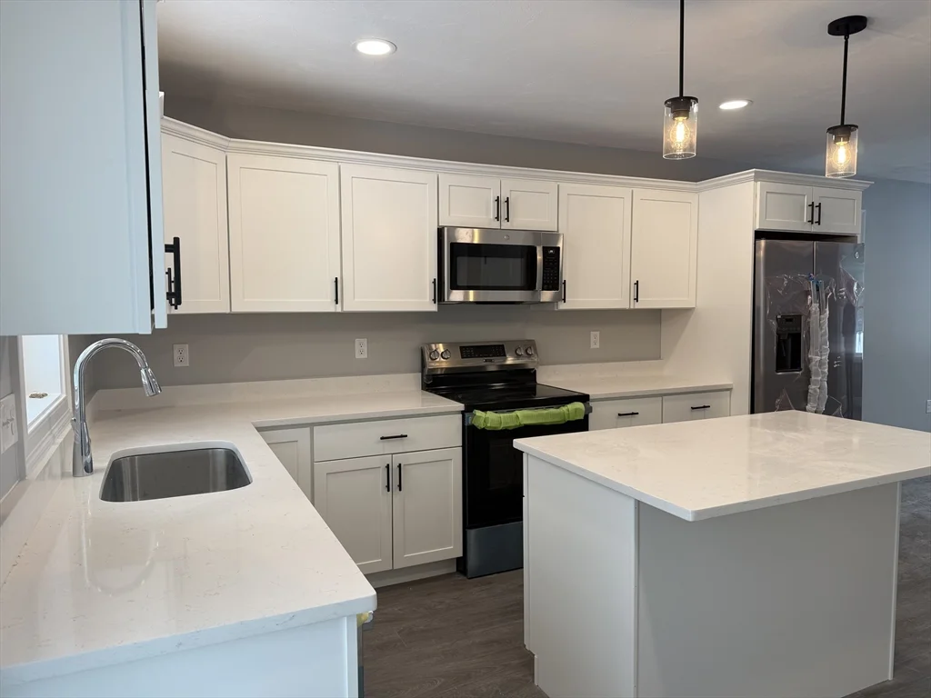4 bed, 2 bath apartment for rent at 17 Kashmir's Way Unit 17, Middleboro — photo 11 of 35