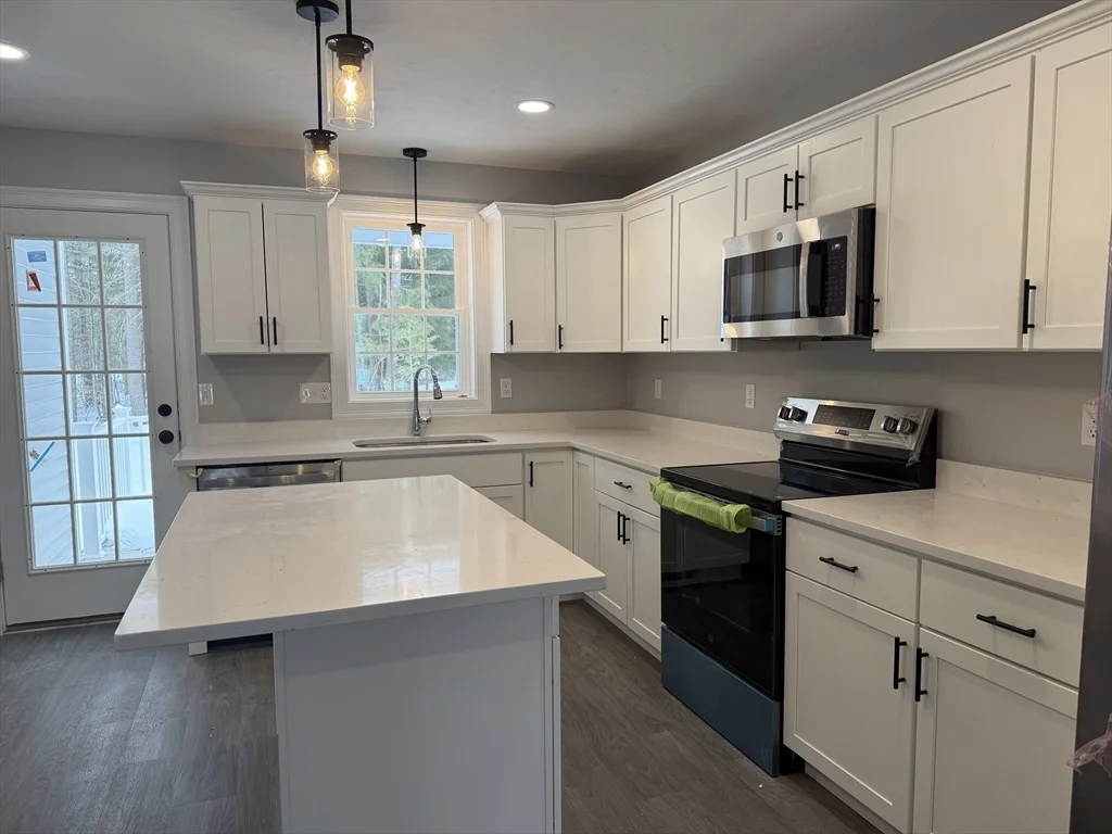4 bed, 2 bath apartment for rent at 17 Kashmir's Way Unit 17, Middleboro — photo 10 of 35