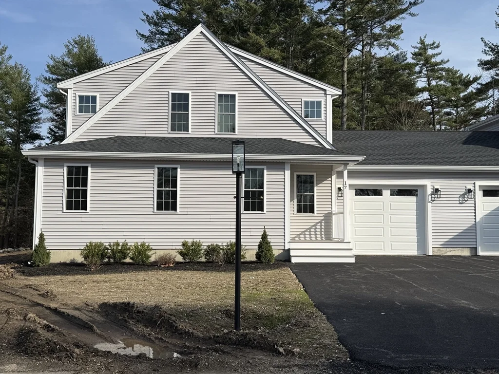 4 bed, 2 bath apartment for rent at 17 Kashmir's Way Unit 17, Middleboro — photo 2 of 35