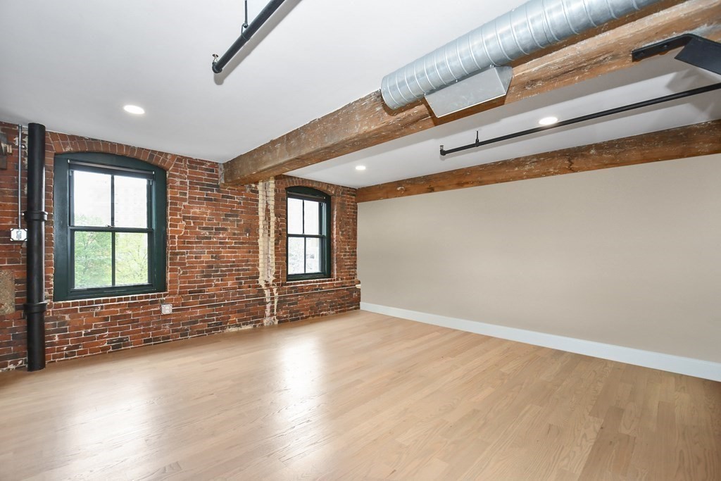 2 bed, 2 bath apartment for rent at 17 Kearney Sq Unit 305, Lowell — photo 14 of 17