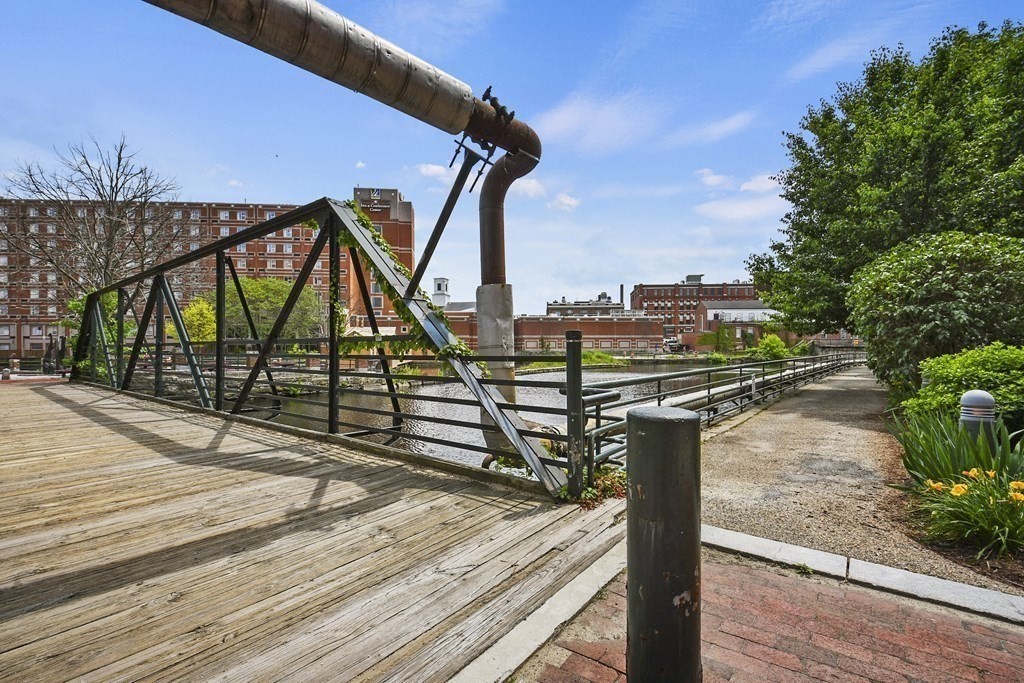 2 bed, 2 bath apartment for rent at 17 Kearney Sq Unit 305, Lowell — photo 15 of 17