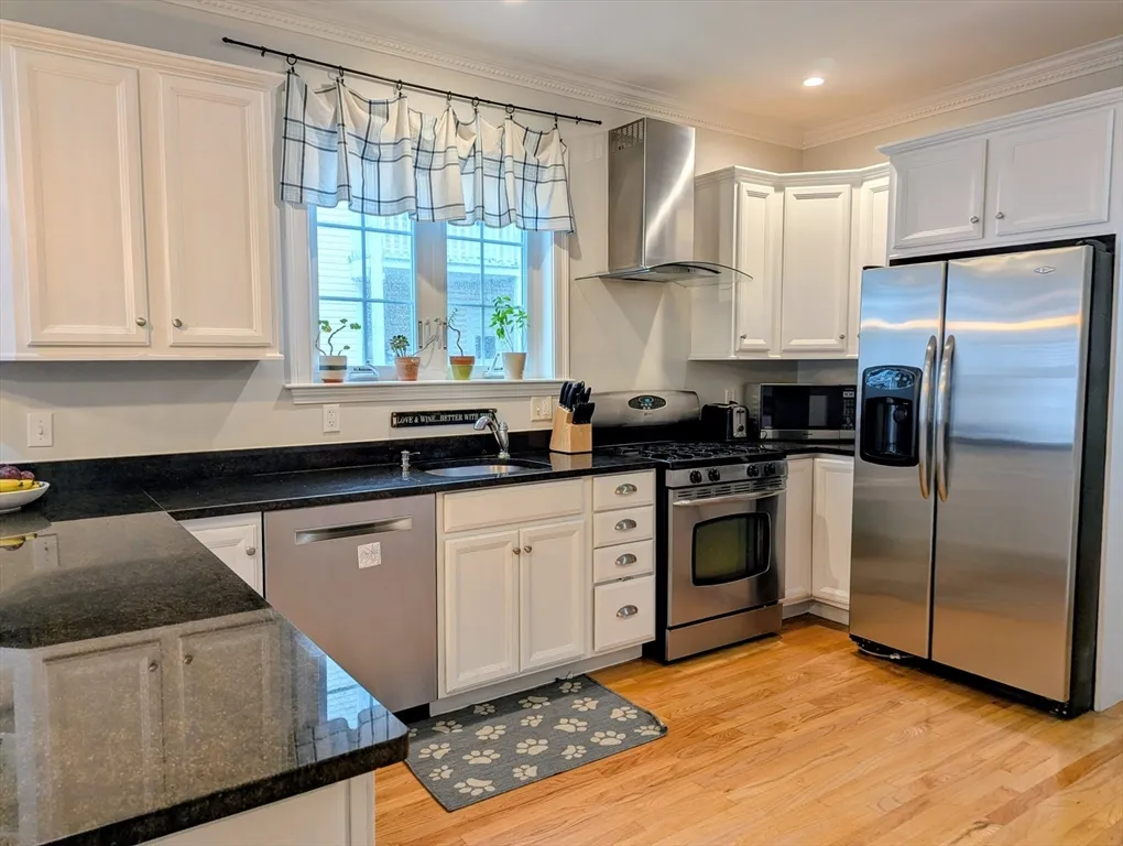 3 bed, 2 bath apartment for rent at 17 Lafield St Unit 1, Dorchester — photo 2 of 19
