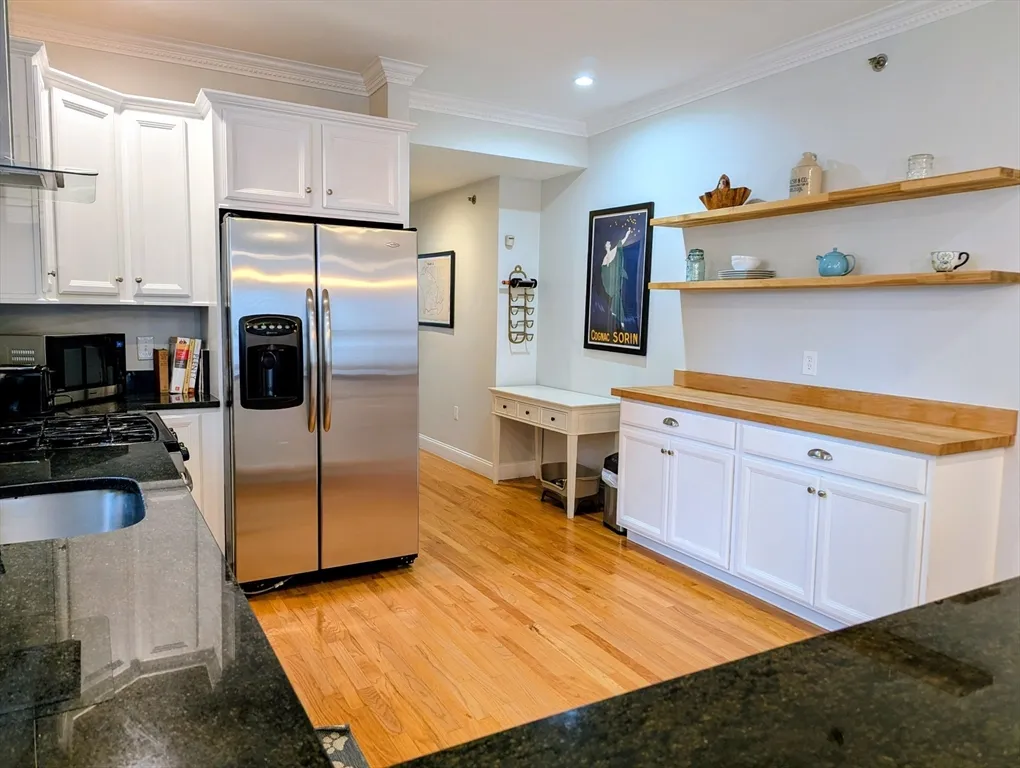 3 bed, 2 bath apartment for rent at 17 Lafield St Unit 1, Dorchester — photo 3 of 19