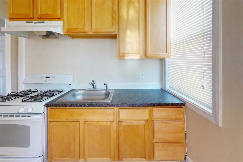 3 bed, 1 bath apartment for rent at 17 Langdon St Unit 17-1, Roxbury — photo 1 of 8